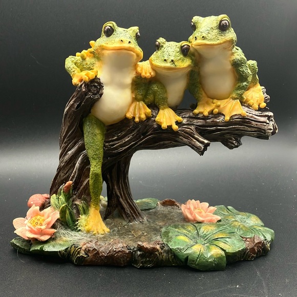 Charming Frog Trio Figurine - Picture 2 of 15